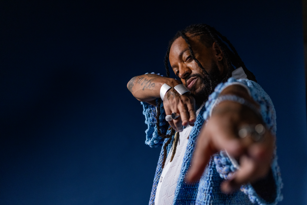 Rael mergulha em nova fase com álbum “Nas Profundezas da Onda”