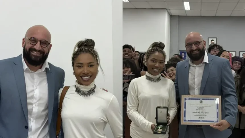 Ebony recebe Medalha Professor Darcy Ribeiro da Câmara Municipal de Queimados